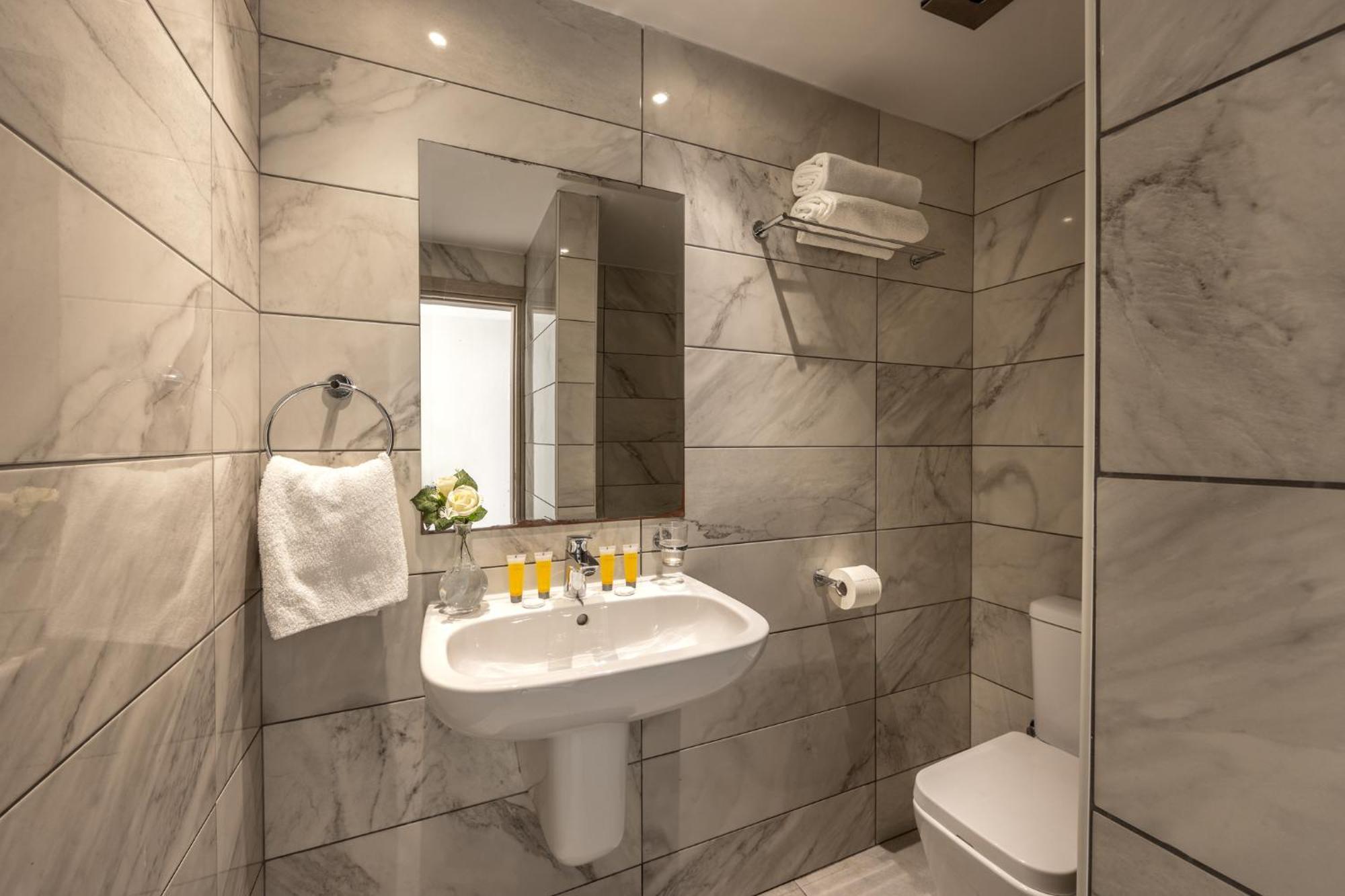 Milea Hotel أيا نابا الغرفة الصورة
