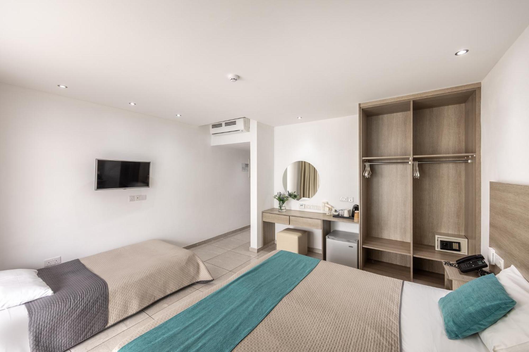 Milea Hotel أيا نابا الغرفة الصورة